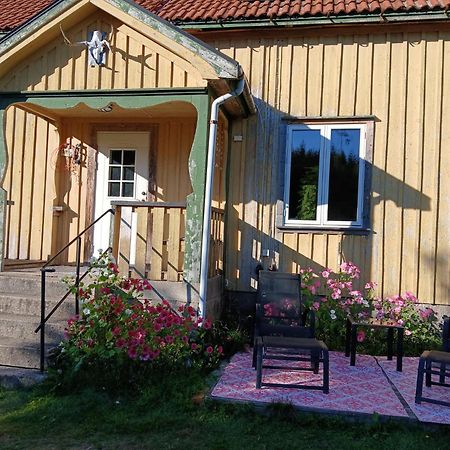 Charmigt Hus Pa Landet Naera Till Bad Stromstad Exterior photo