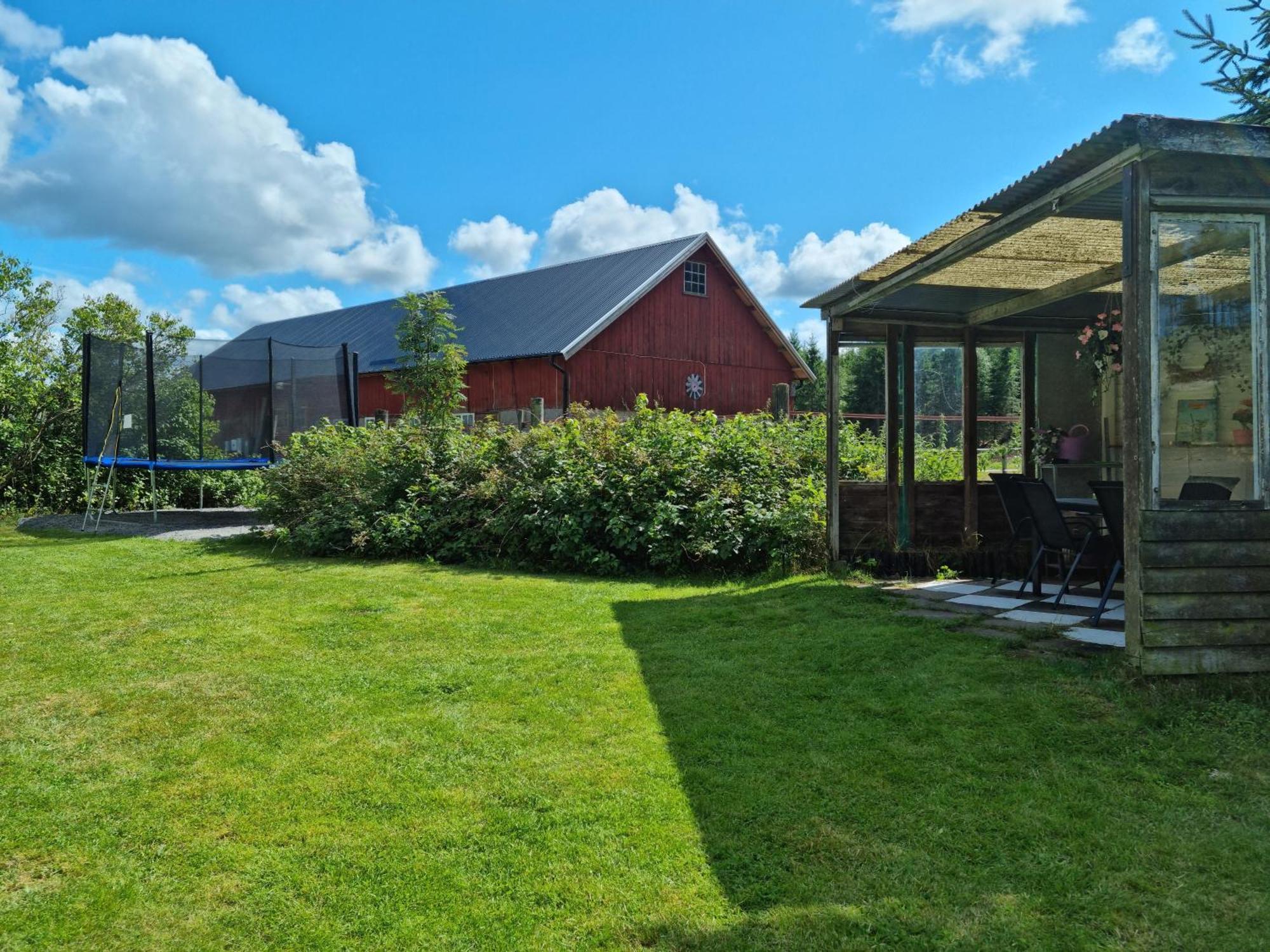 Charmigt Hus Pa Landet Naera Till Bad Stromstad Exterior photo